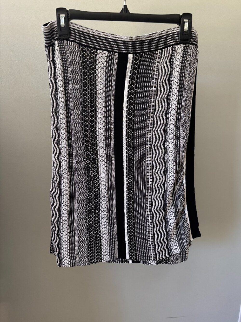 Etcetera Black & White Jacquard Knit Skirt — Size L Like New